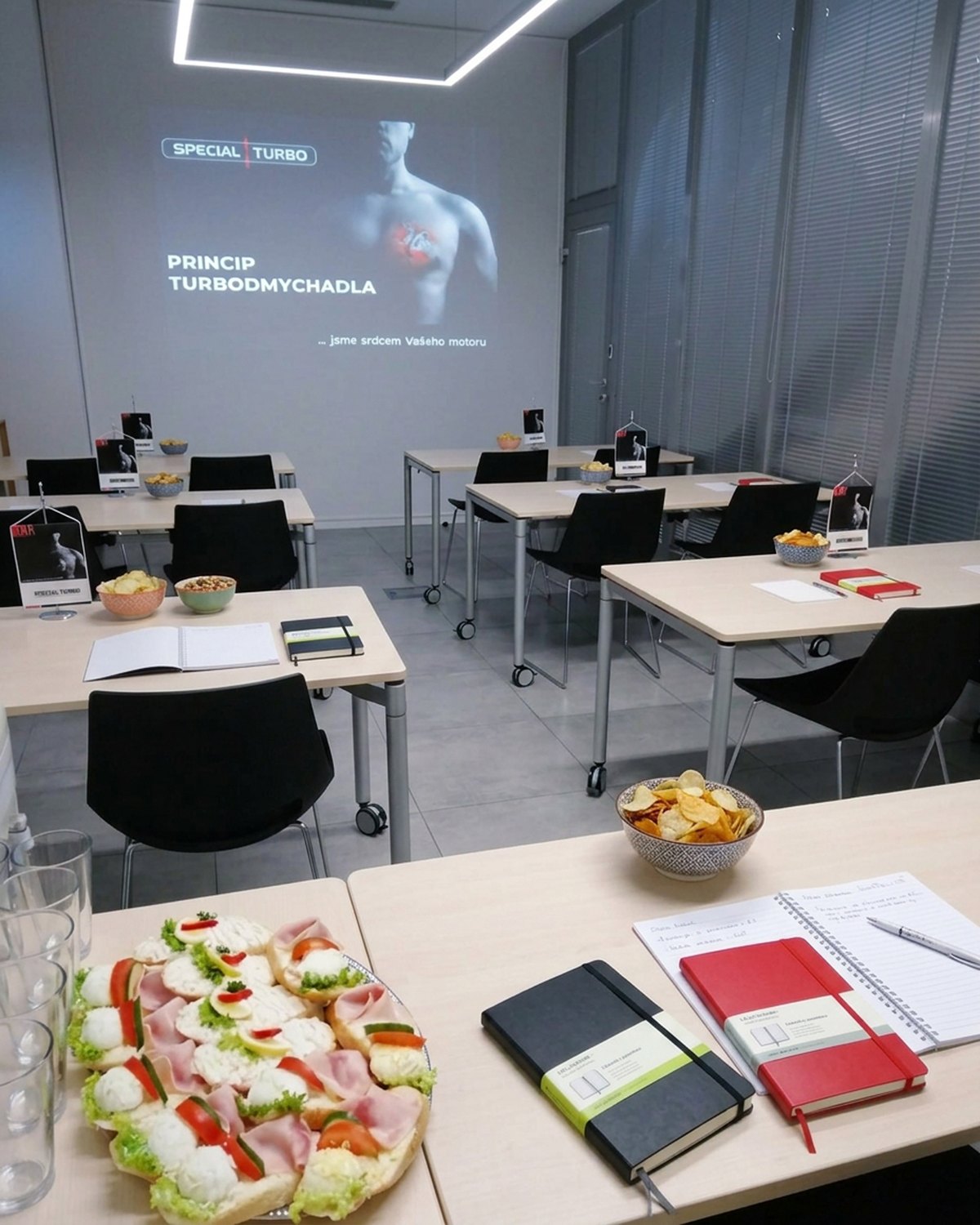 Školiaca učebňa SPECIAL TURBO s premietanou prezentáciou o princípe turbodúchadla